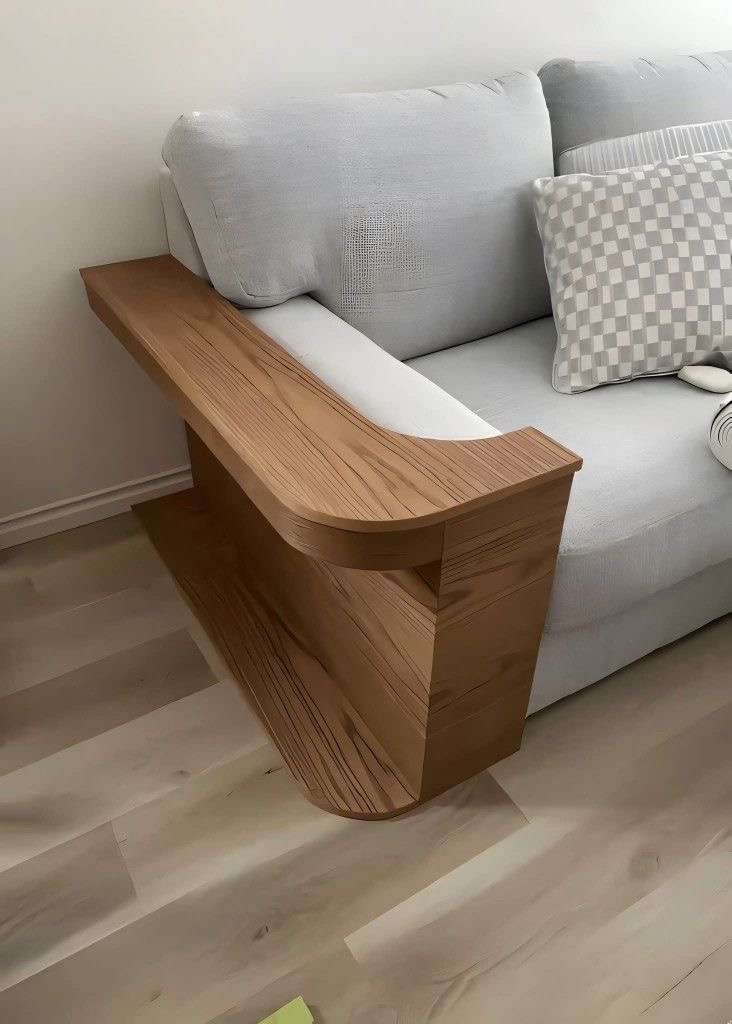 میز کنار مبلی چوبی باریک