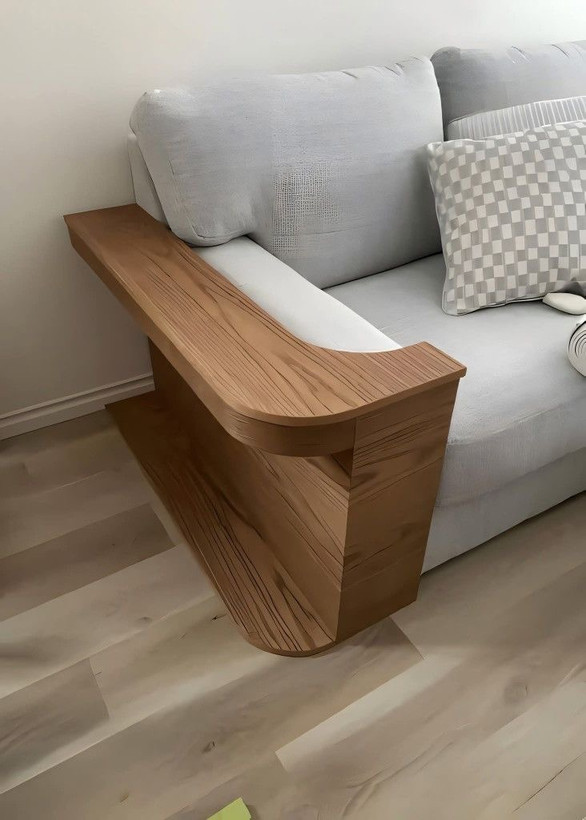 میز کنار مبلی چوبی باریک
